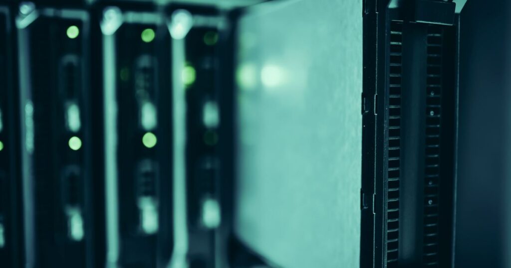 Server rack in un data center sicuro — disaster recovery e continuità operativa